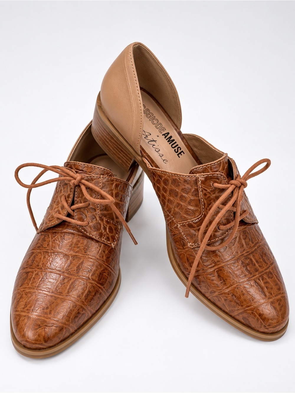 Amuse Society Women's
Brown Crocodile Print Almond
Toe Loafers Size 8.5